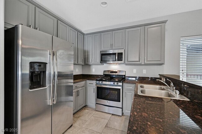 Building Photo - 8920 Hand Painted Ct