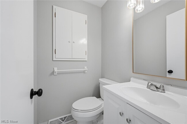 Building Photo - 333 E Ridgewood Dr