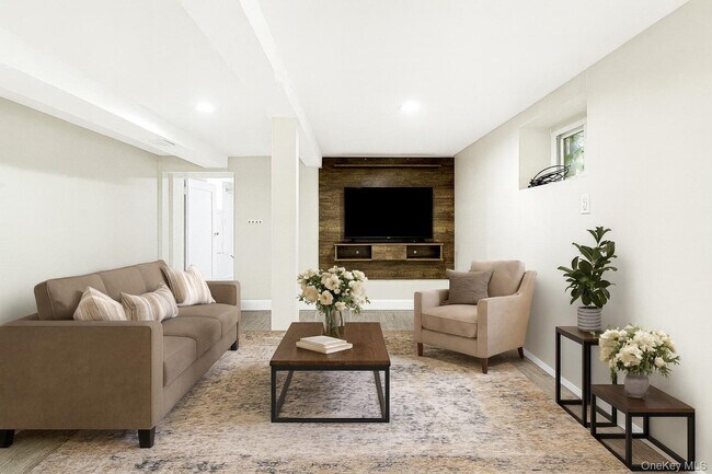 Building Photo - 93-01 71st Ave