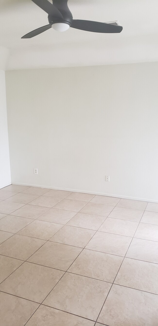 Building Photo - 10612 Sunset Canyon Dr