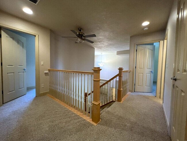 Building Photo - Beautiful 4 bed 3.5 bath home in Eagle jus...