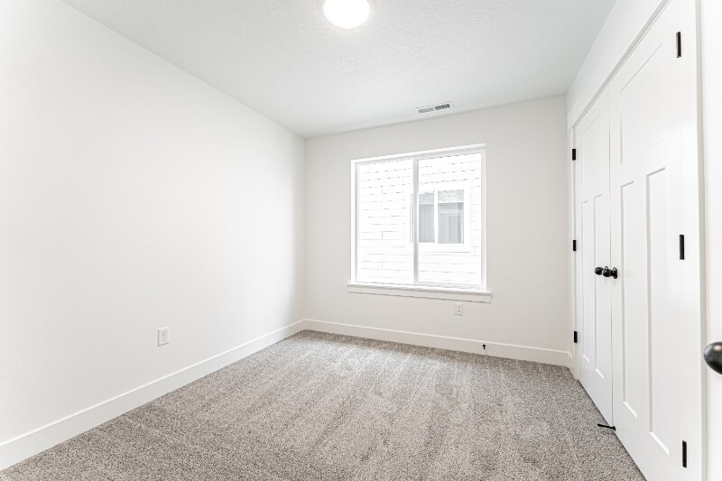 Building Photo - 3877 E 950 N