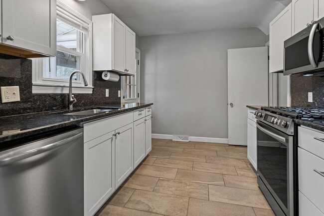 Building Photo - Beautifully Updated Home for Rent in the W...