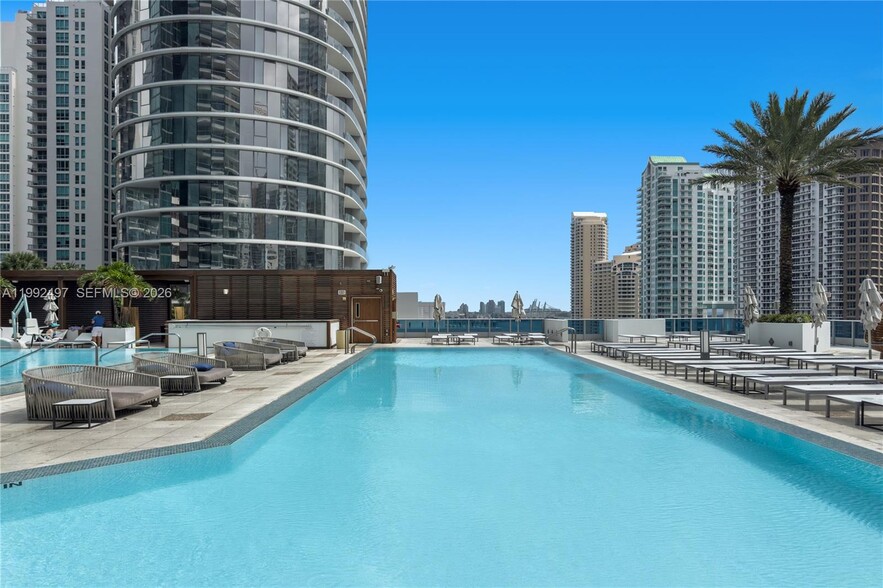 Building Photo - 200 Biscayne Boulevard Way