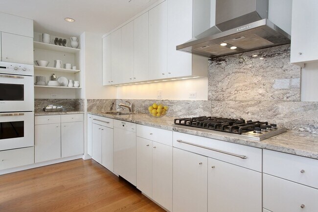 Building Photo - 25 Channel Center St