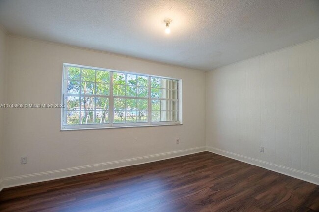 Building Photo - 1507 N 58th Ave
