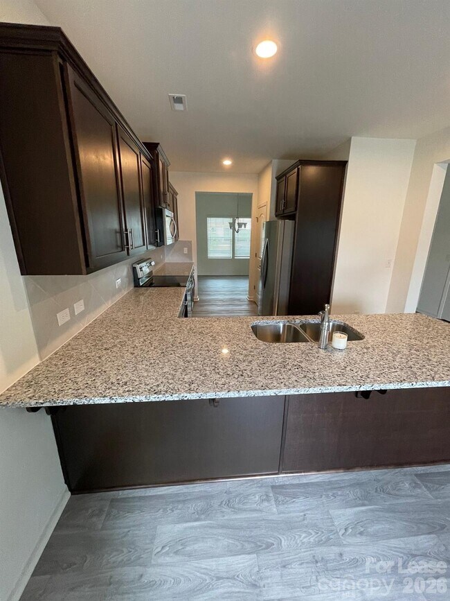 Building Photo - 809 Alexander Commons Dr