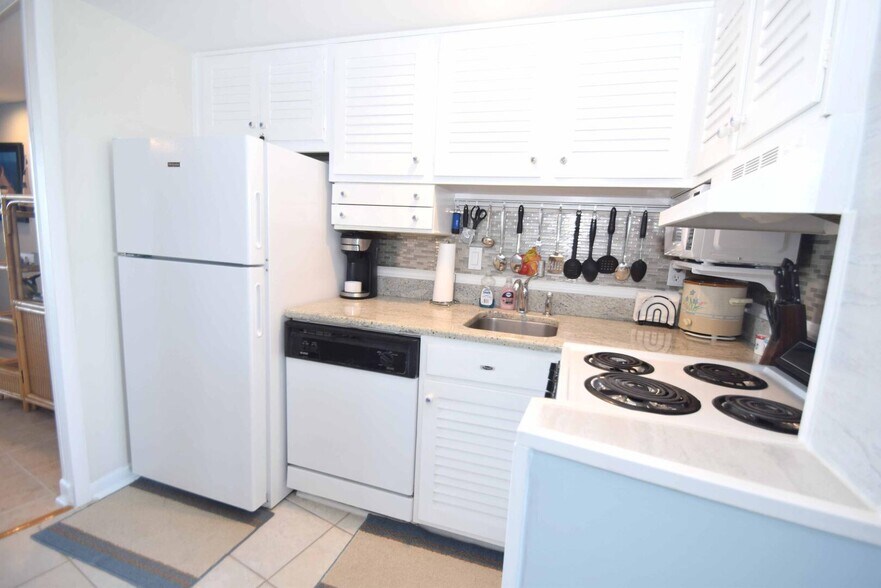Kitchen - 11204 Coastal Hwy