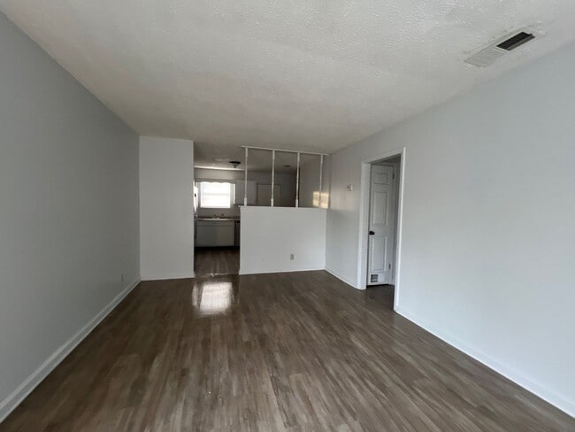 Building Photo - 2 Bedroom, 1 Story Duplex in Gallatin. MOV...