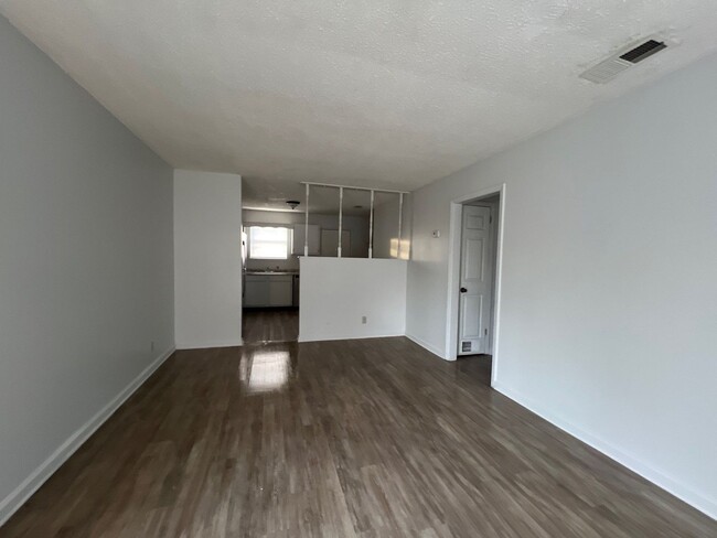 Building Photo - 2 Bedroom, 1 Story Duplex in Gallatin. SPE...