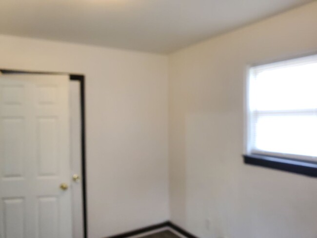 Building Photo - Chesapeake: 2 bedroom 1 bath Duplex in Gre...