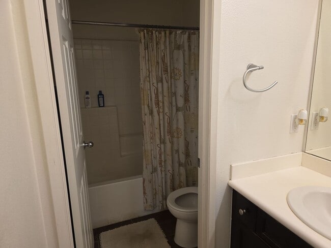 Building Photo - Beautiful Solar Home in Jurupa Valley Available Now!