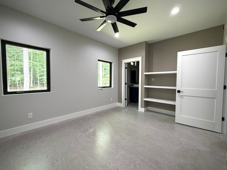 Primary Room - 10671 US 31