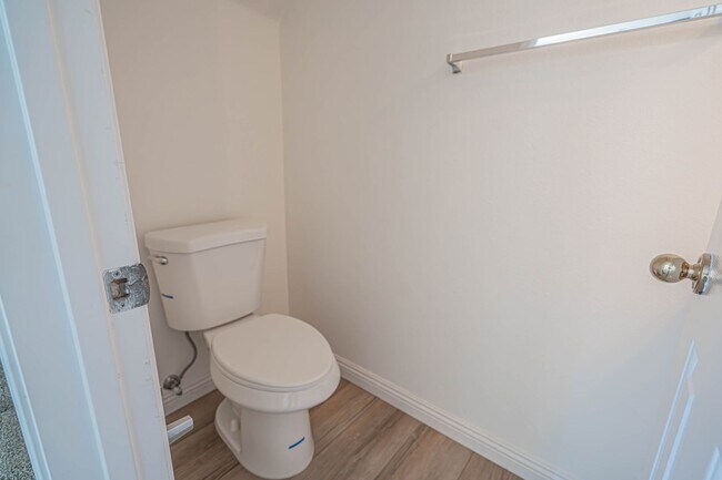 Building Photo - Charming 3-Bedroom Home with Large Loft or Alternate 4th Bedroom!