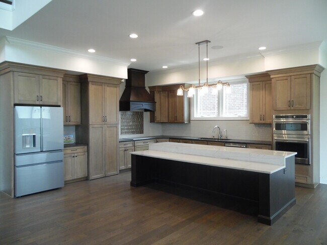 Building Photo - 2331 Coroneo Ln