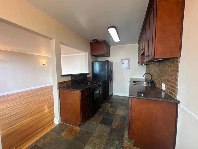 Building Photo - 11719 Mayfield Ave