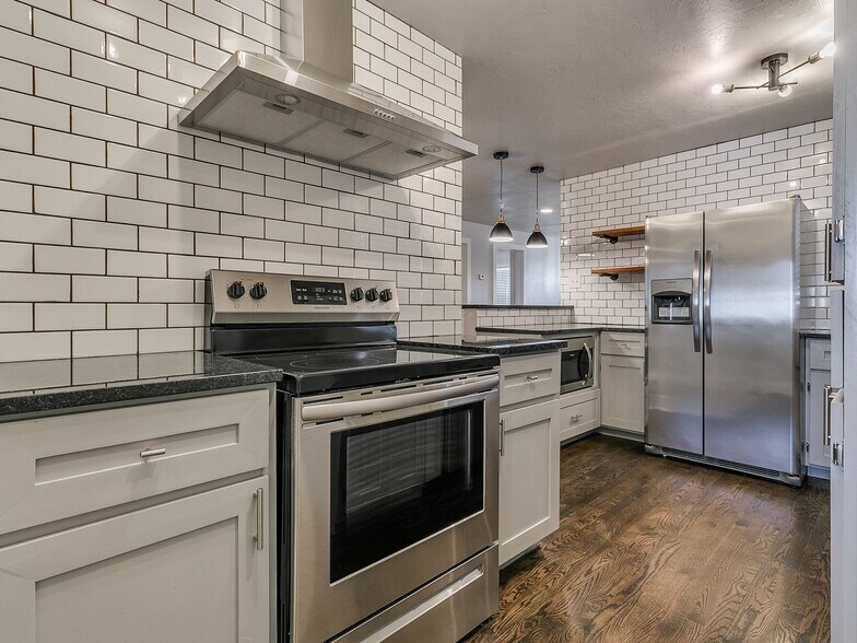 Building Photo - 1121 NW 43rd St