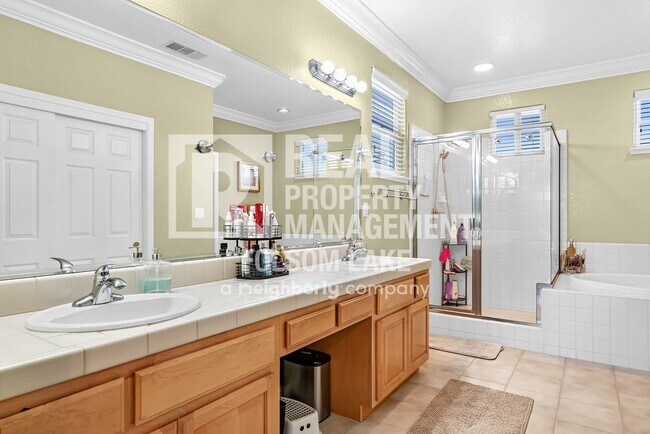 Building Photo - 5bd 3ba home in desirable Carmichael neighborhood