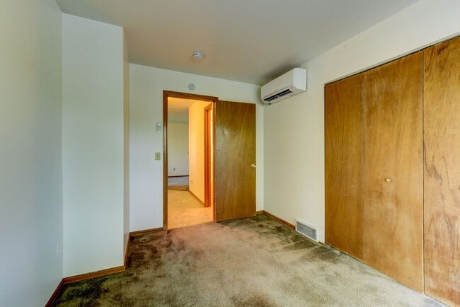 Building Photo - 2005 Goss St