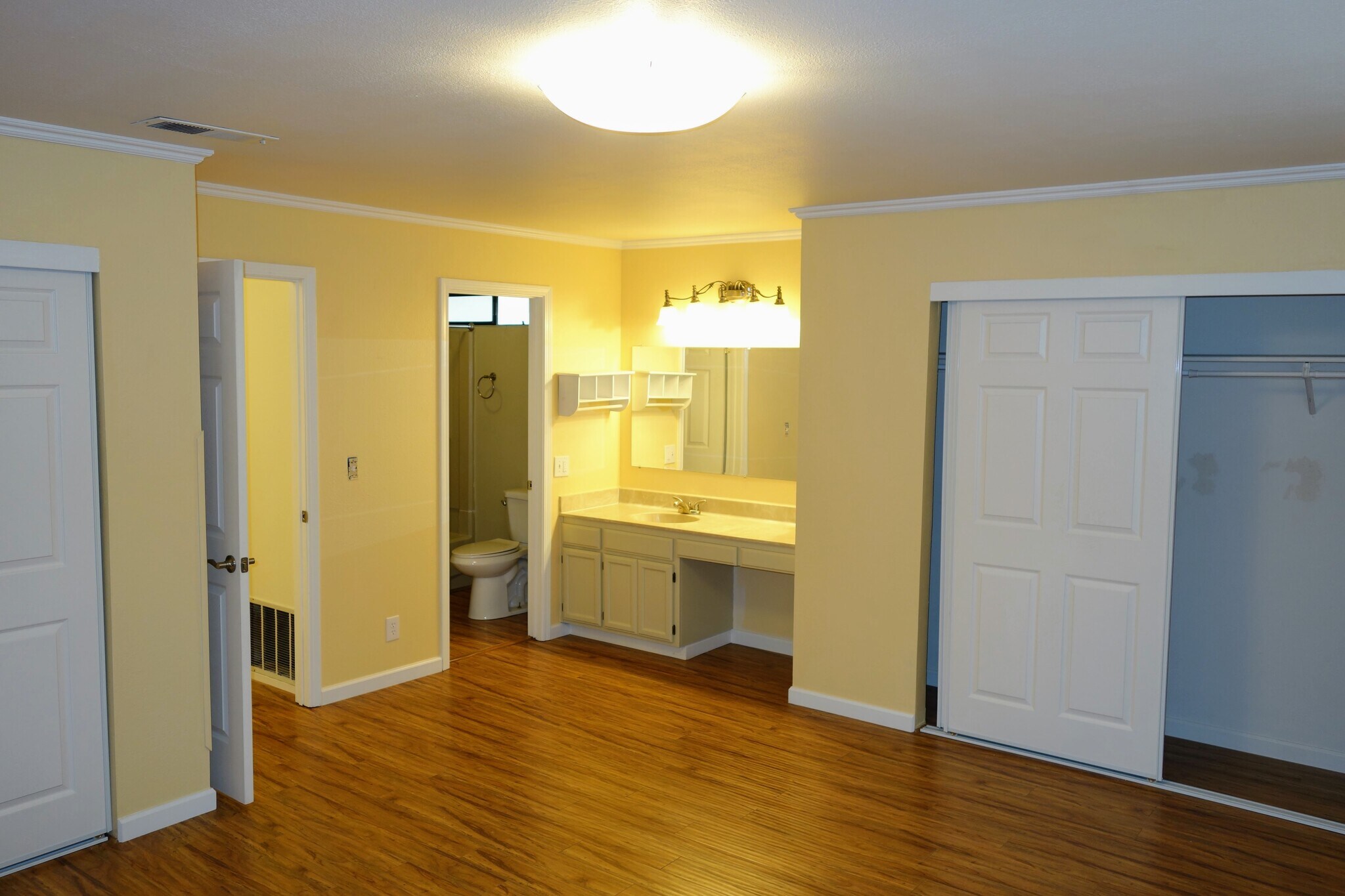 Building Photo - 983 Hacienda Circle