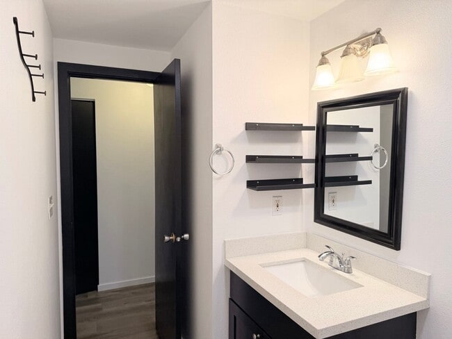 Building Photo - Charming 4BR Home with Huge Yard - W/D and Garage