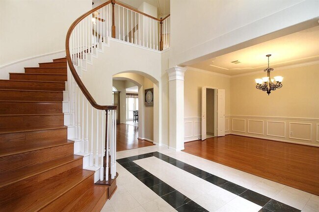 Building Photo - 18811 Cypress Chateau Dr