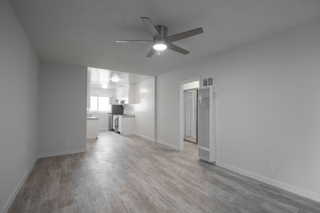 Building Photo - Slauson-4714