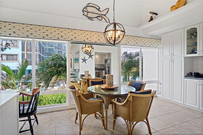 Building Photo - 245 NE MacArthur Blvd