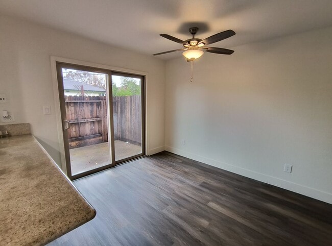 Building Photo - Available Now! Beautifully Remodeled 2 Story Condo located in Sacramento!