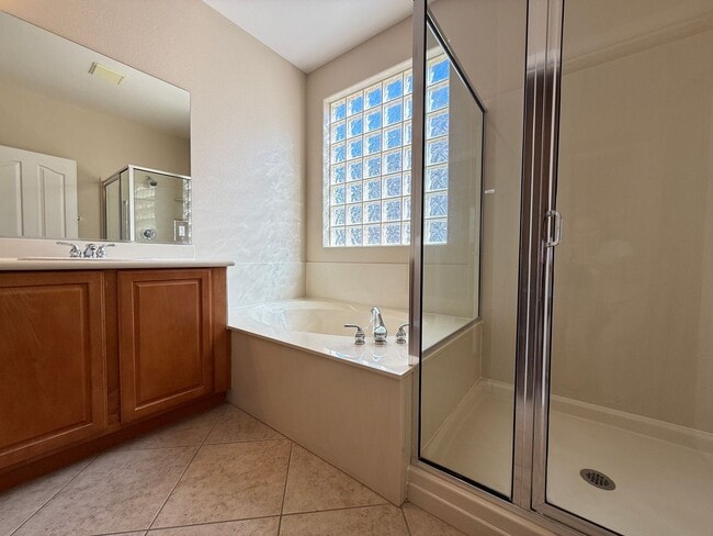 Building Photo - 2240 Shadow Canyon Dr
