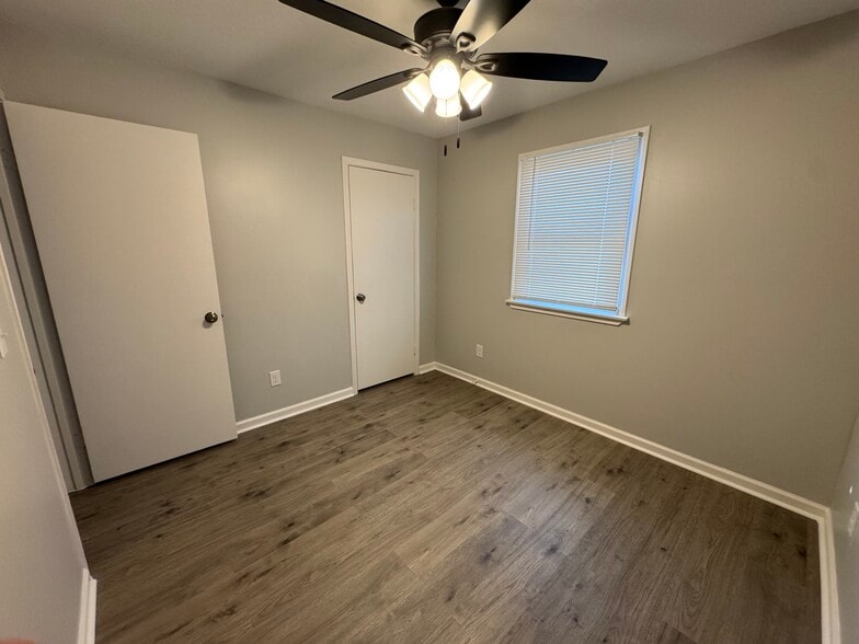 Building Photo - 1214 E Johnston St