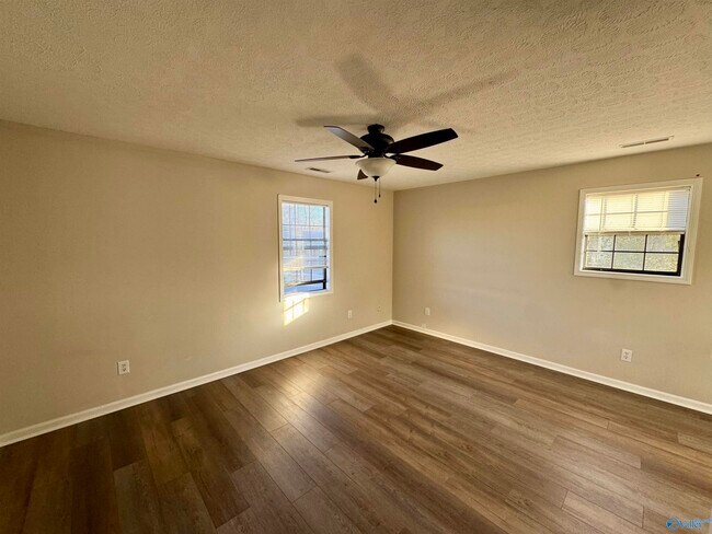 Building Photo - 433 Hargrove St