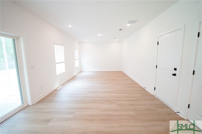 Building Photo - 134 Kingswood Ter