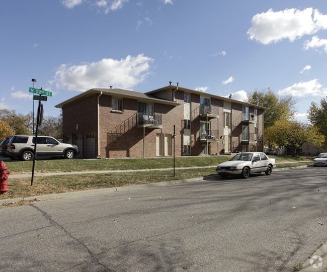 Primary Photo - 5203 Huntington Ave