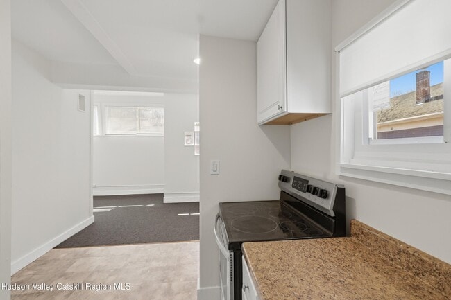 Building Photo - 43-47-47 Tinker St