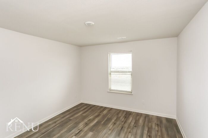 Building Photo - 2016 Hialeah Dr