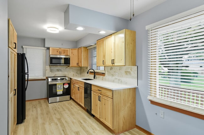 Building Photo - 2710 S 48th Ave