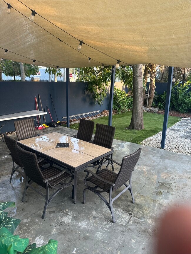 Primary Photo - 1020 NW 55th St