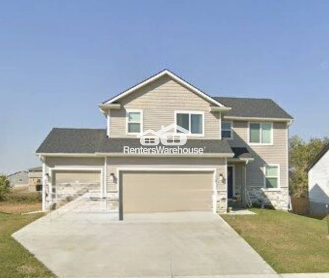 Building Photo - 122 NW Pike Cir