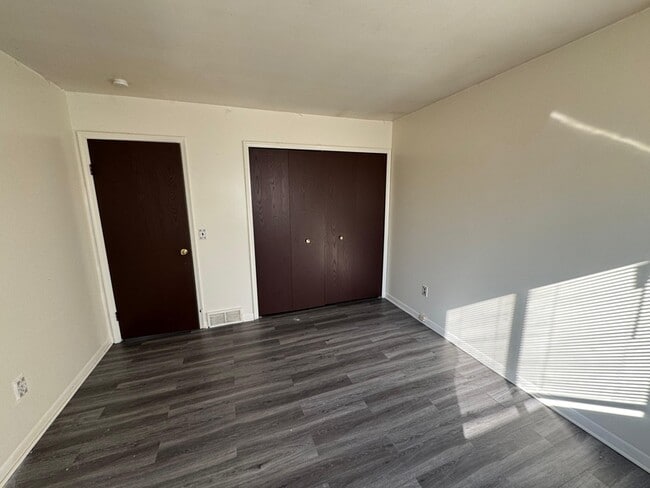 Building Photo - 16024 Wellington Ave