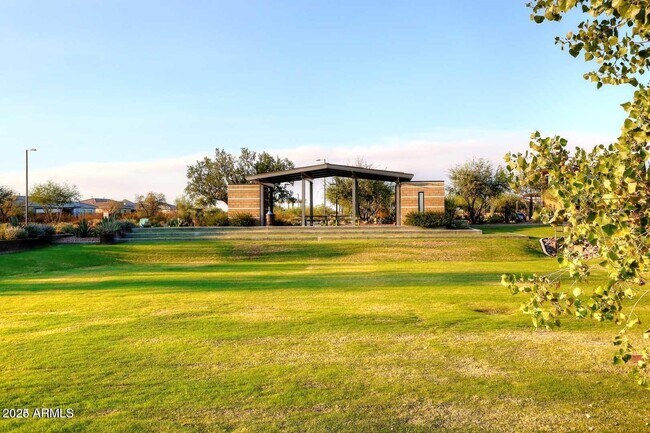 Building Photo - 3125 E Louise Dr
