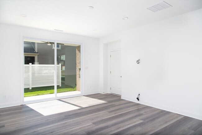 Building Photo - 6971 Pickett Pl