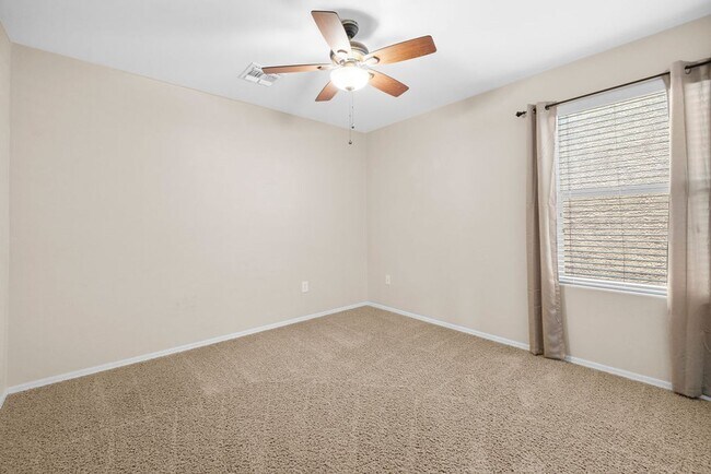Building Photo - 4 Bedroom Home with Community Pool in Vail...