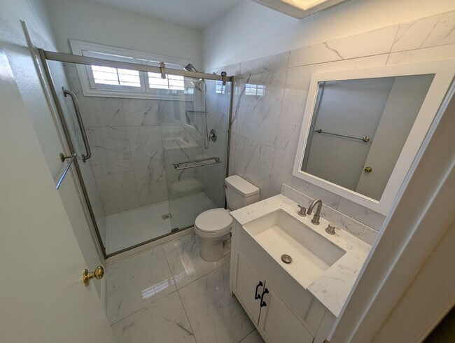 Building Photo - 8432 Airmont Ct