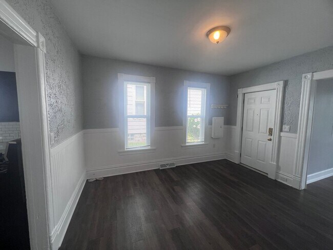 Building Photo - Two Bedroom Home - NE Side of Grand Rapids!