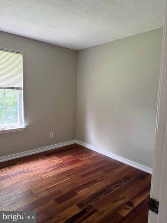 Building Photo - 706 Woodbridge Center Way
