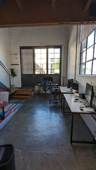 Building Photo - 25 W 400 S