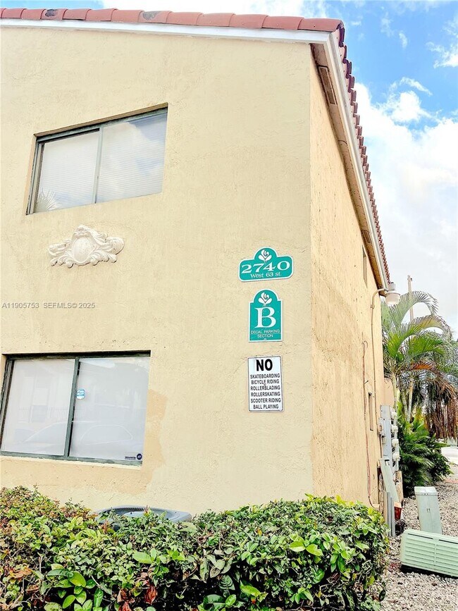 Building Photo - 2740 W 63rd St