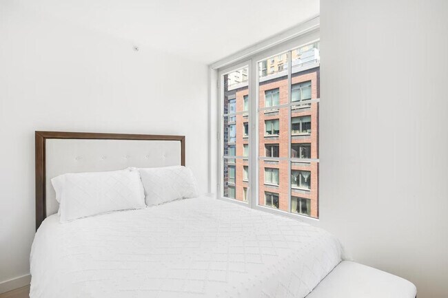 Building Photo - 500 W 50th St