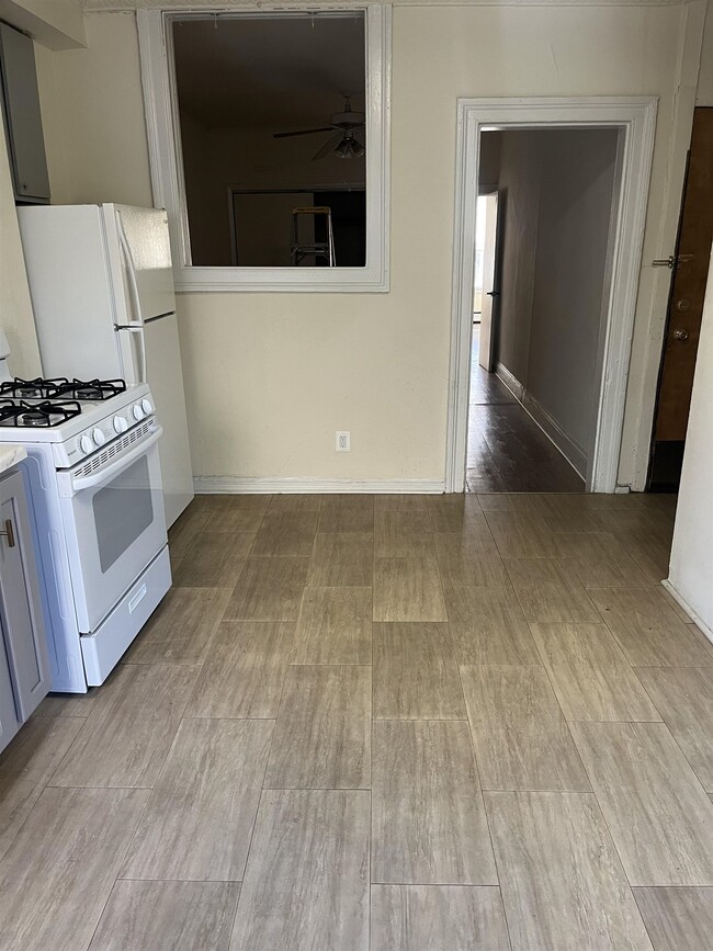 Building Photo - 527 Willow Ave